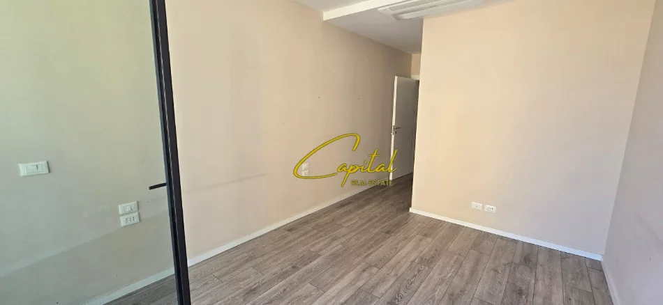 Tirane, jepet me qera ambjent biznesi Kati 1, 102 m² 1.400 € (LIQENI ARTIFICIAL)