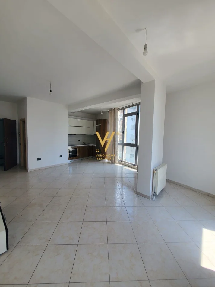 Tirane, jepet me qera zyre Kati 5, 110 m² 1.300 € (KOMUNA E PARISIT)