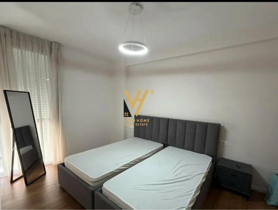 Tirane, jepet me qera apartament 2+1+Ballkon Kati 2, 67 m² 750 € (RRUGA E BARRIKADAVE)