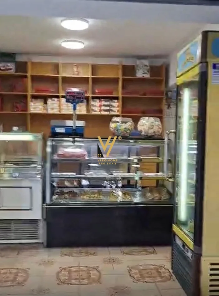 Tirane, jepet me qera dyqan Kati 0, 72 m² 720 € (STACIONI I TRENIT)