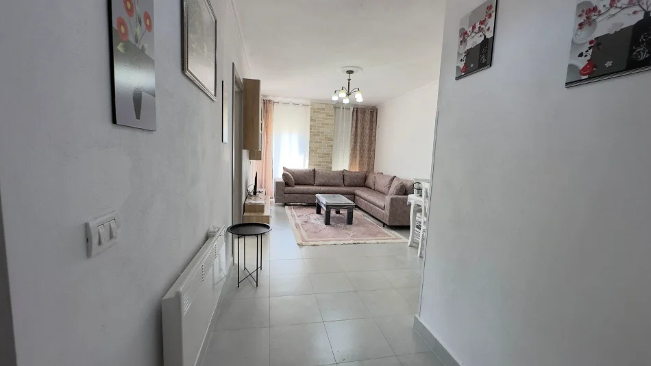 Tirane, jepet me qera apartament 2+1+2+ Parkim, Kati 1, 98 m² 550 € (Rruga 5 Maji)