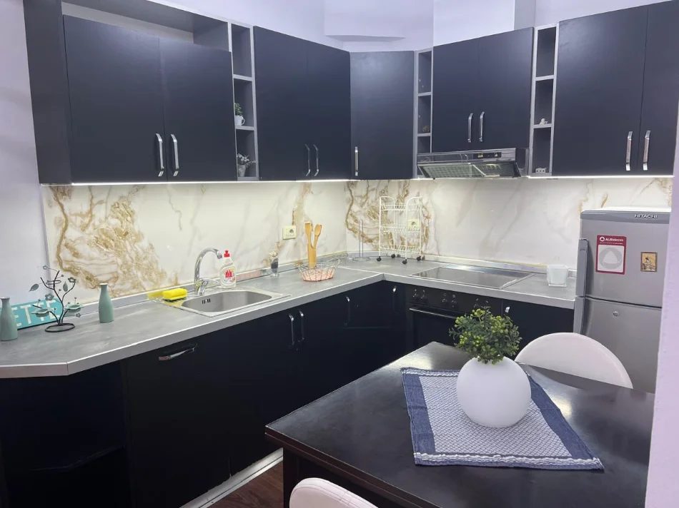 Tirane, jepet me qera apartament 1+1+Ballkon Kati 2, 50 m² 530 € 
