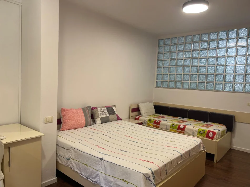 Tirane, jepet me qera apartament 1+1+Ballkon Kati 2, 50 m² 530 € 