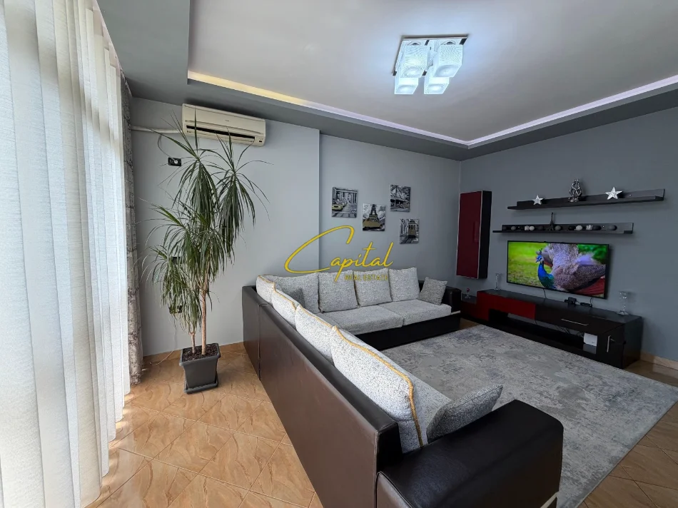 Tirane, jepet me qera apartament 2+1 Kati 5, 115 m² 580 € (ASTIR)