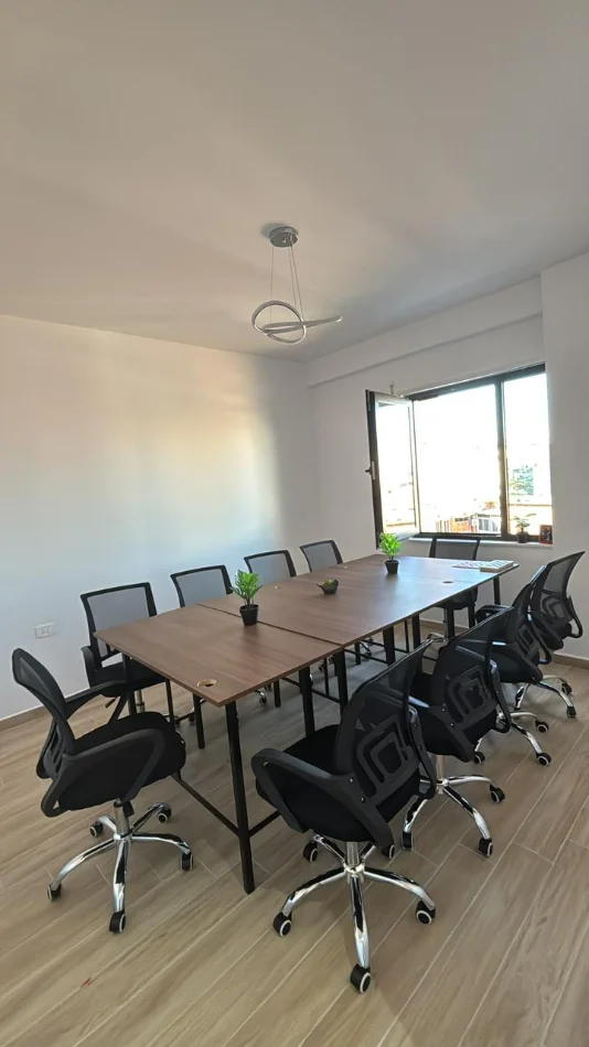 Tirane, shes Tavolina Profesionale në Shitje- Oferta për Biznese 80 €
