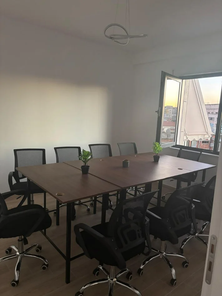 Tirane, shes Tavolina Profesionale në Shitje- Oferta për Biznese 80 €