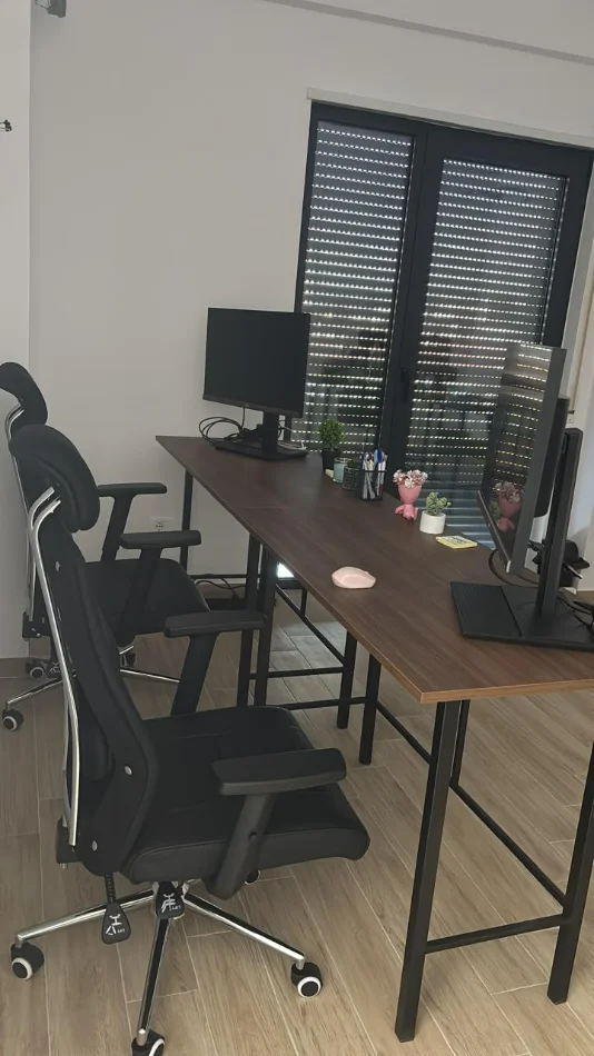Tirane, shes Tavolina për Zyrë ose Biznes në Shitje – 8 Copë 480 €
