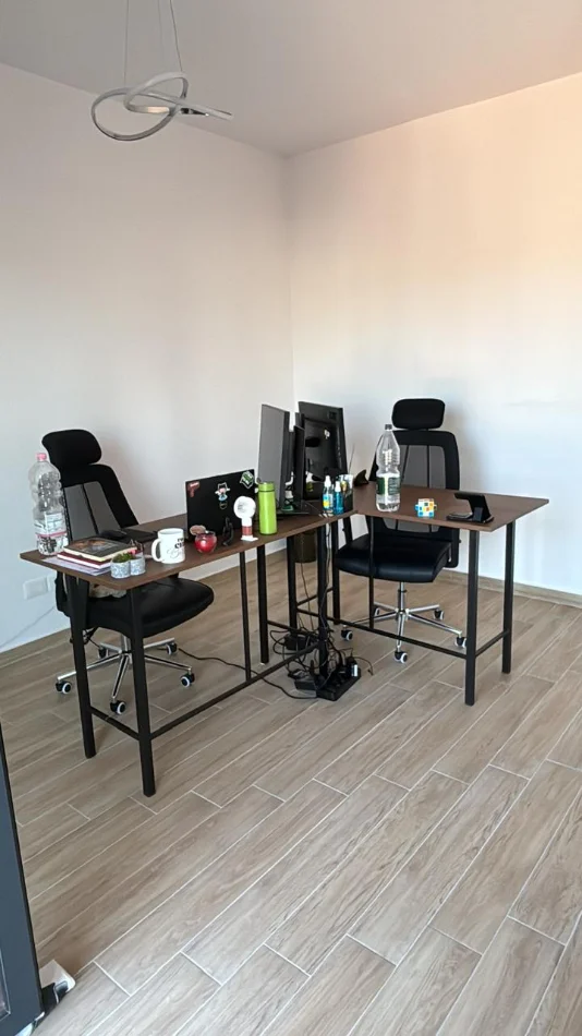 Tirane, shes Tavolina Profesionale në Shitje- Oferta për Biznese 80 €