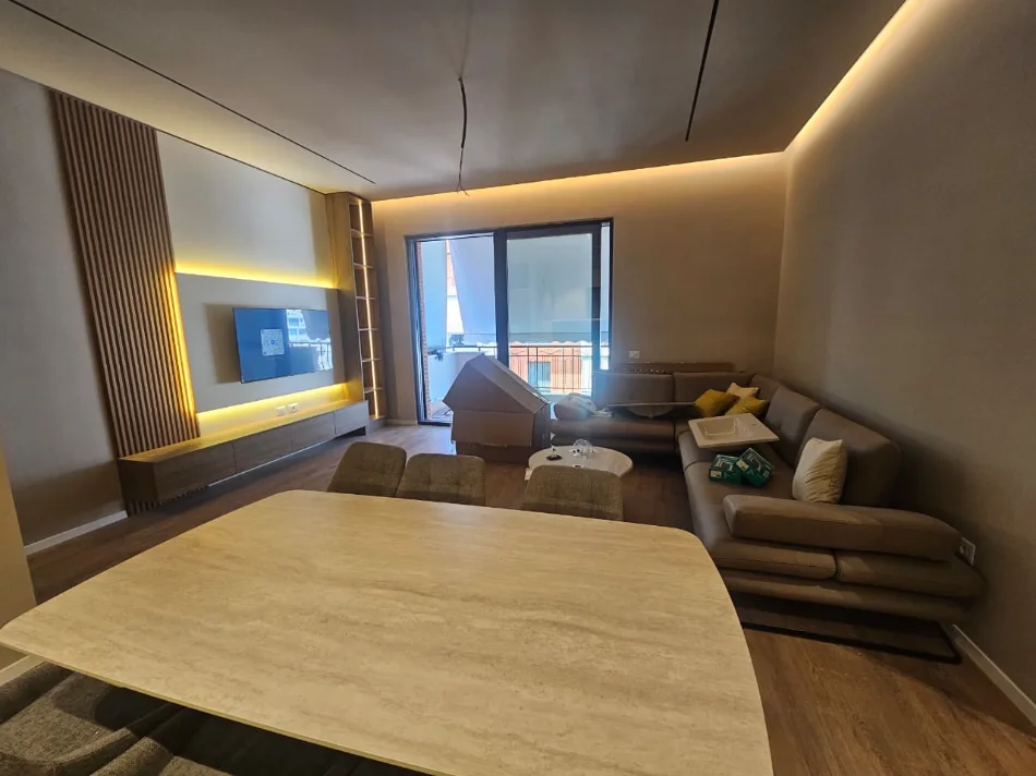 Tirane, jepet me qera apartament 2+1+Ballkon Kati 7, 120 m² 1.300 € 