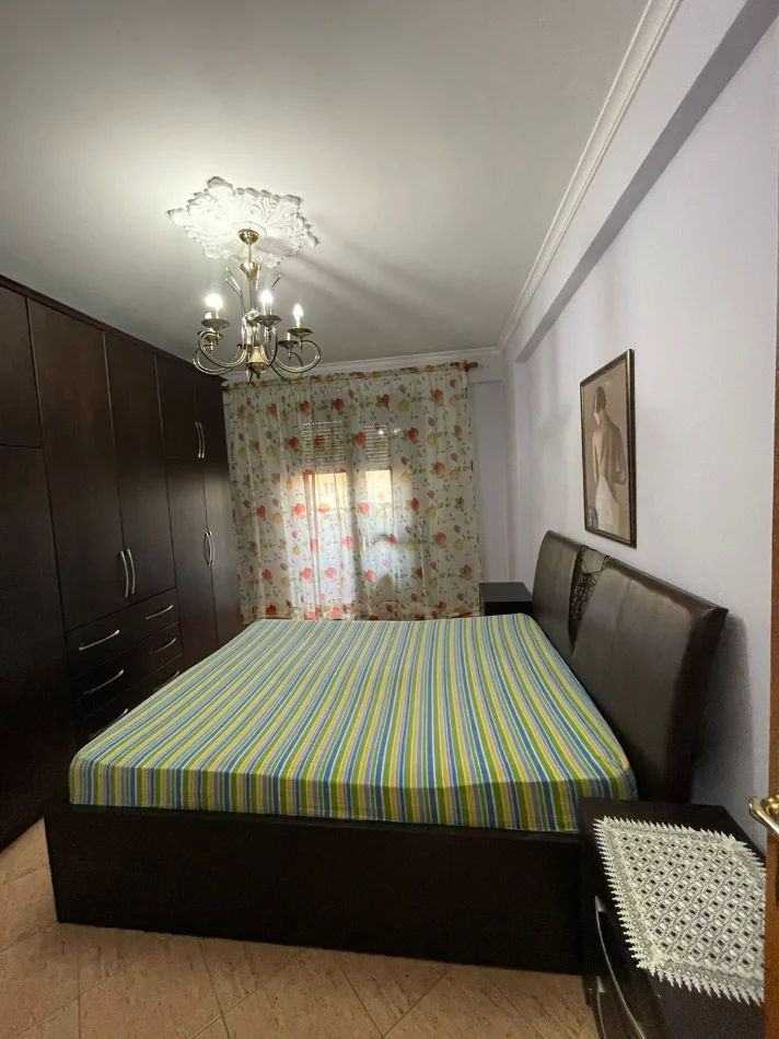 Tirane, jepet me qera apartament 2+1+2, Kati 1, 105 m² 550 € (Rruga 5 Maji)