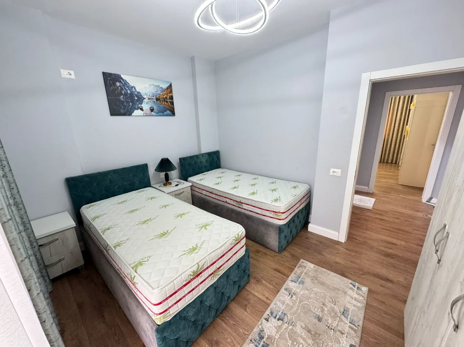 Tirane, jepet me qera apartament 2+1 Kati 2, 100 m² (frosina plaku)
