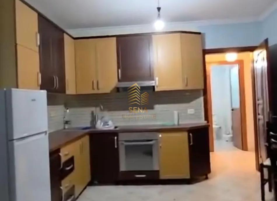 Tirane, jepet me qera apartament 2+1+Ballkon Kati 3, 95 m² 450 € (5 Maji)