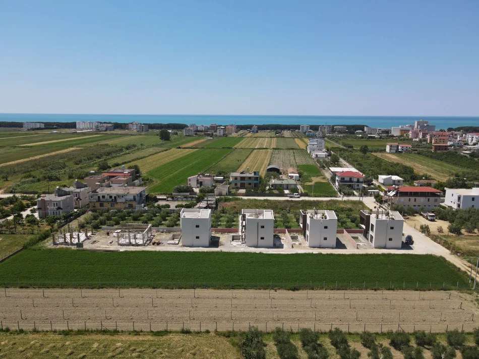Spille, shitet Vile 3+1+Aneks+Ballkon Kati 2, 350 m²  (Spille,Kavaje)