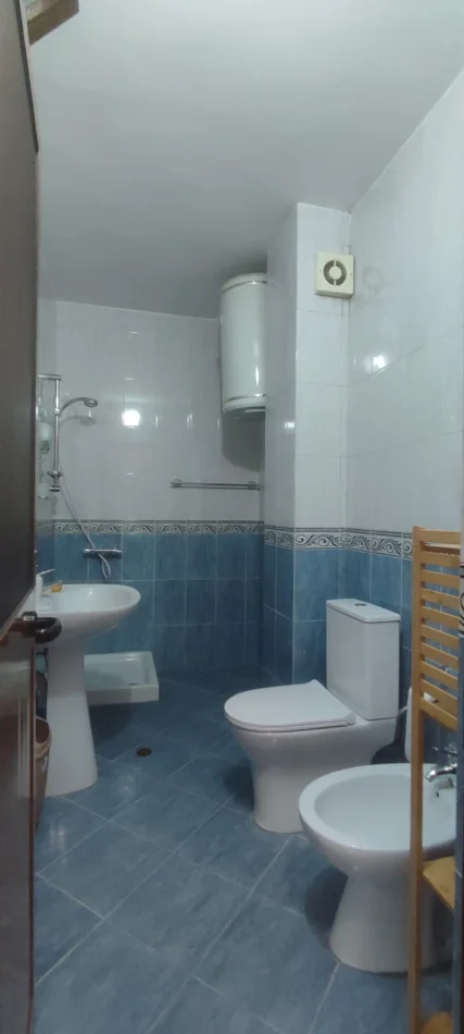 Tirane, jepet me qera apartament 2+1+Ballkon Kati 1, 75 m² 700 € (Fusha e Aviacionit)
