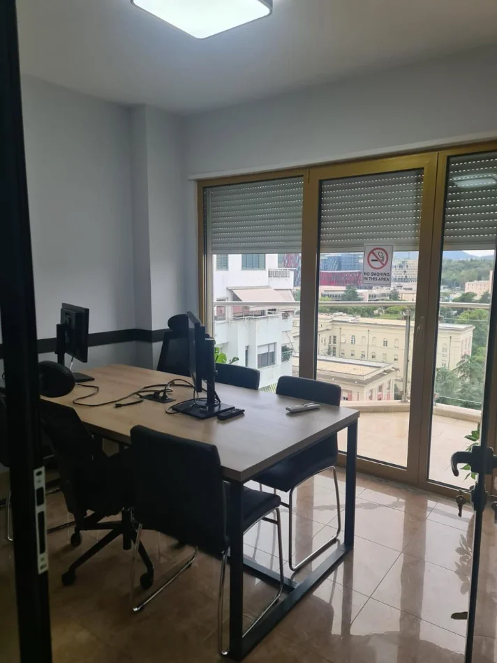 Tirane, jepet me qera zyre Kati 8, 167 m² 3.000 € (BLLOK)