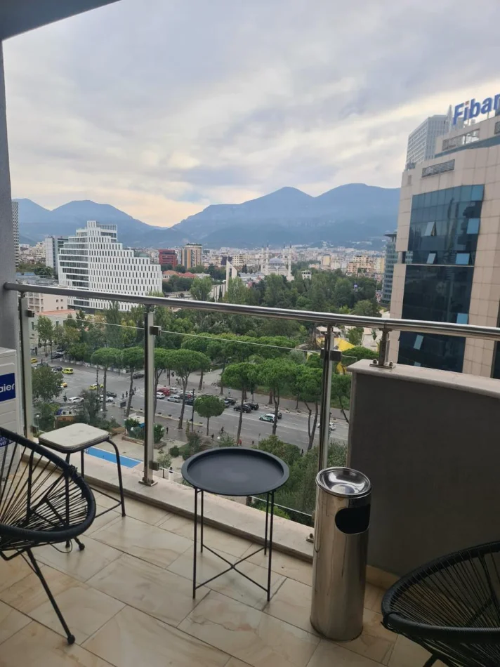 Tirane, jepet me qera zyre Kati 8, 167 m² 3.000 € (BLLOK)