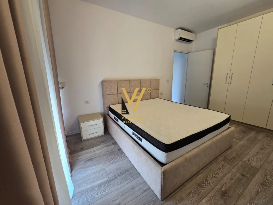 Tirane, jepet me qera apartament 1+1+Ballkon Kati 2, 63 m² 620 € (ALI DEMI)