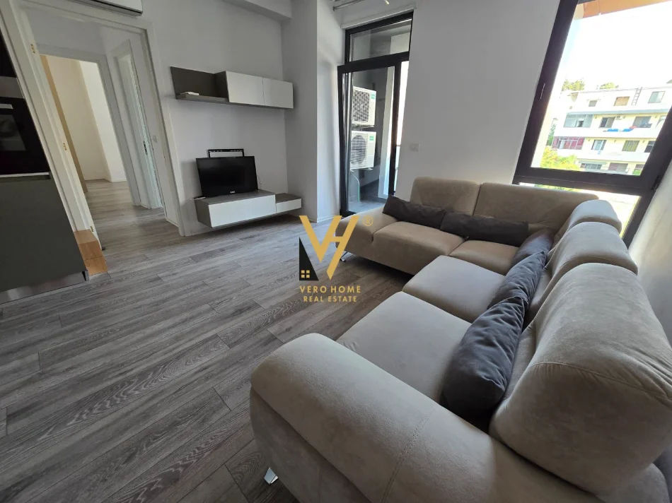 Tirane, jepet me qera apartament 1+1+Ballkon Kati 2, 63 m² 620 € (ALI DEMI)