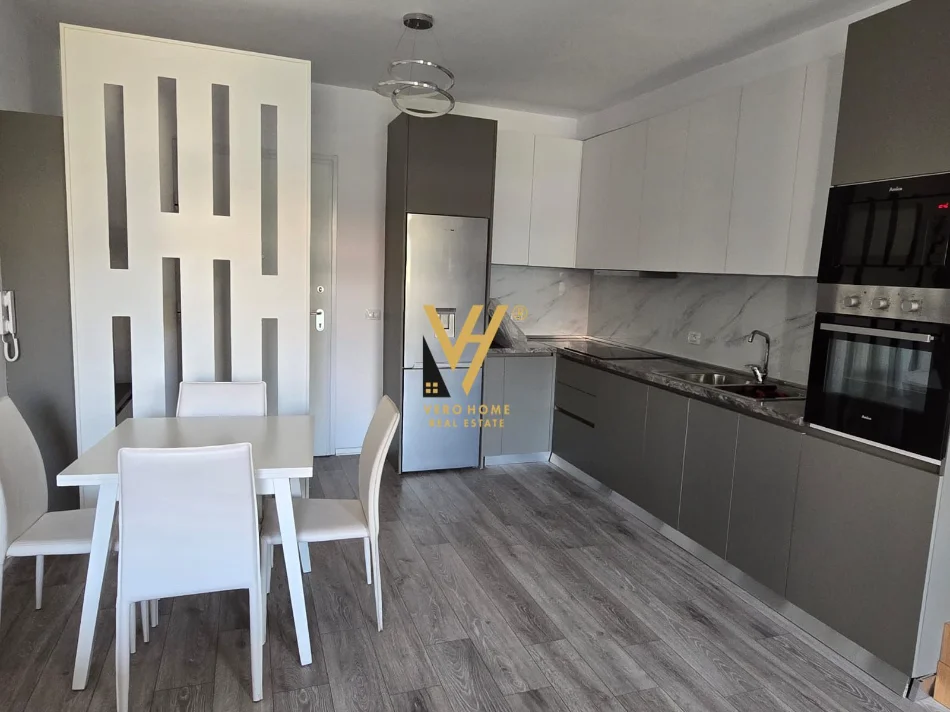 Tirane, jepet me qera apartament 1+1+Ballkon Kati 2, 63 m² 620 € (ALI DEMI)