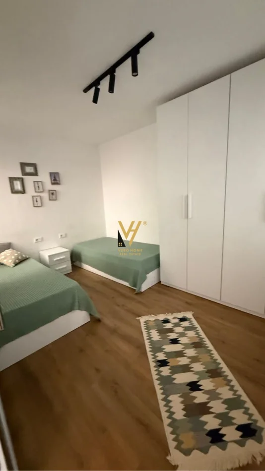 Tirane, jepet me qera apartament 1+1+Ballkon Kati 1, 46 m² 620 € (LIQENI ARTIFICIAL)