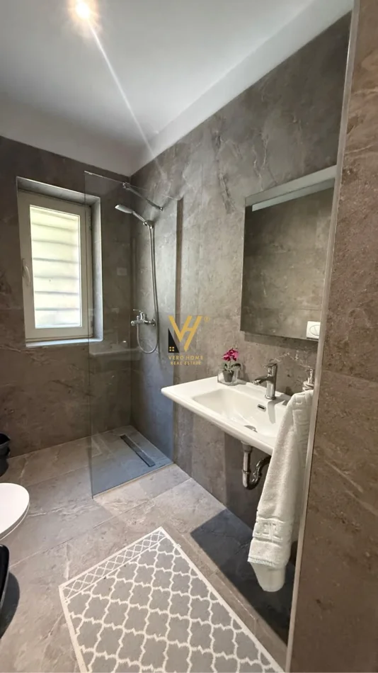 Tirane, jepet me qera apartament 1+1+Ballkon Kati 1, 46 m² 620 € (LIQENI ARTIFICIAL)