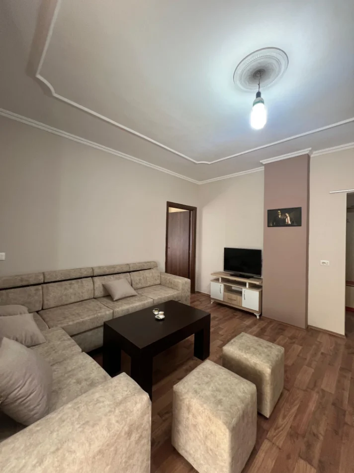 Tirane, jepet me qera apartament 2+1 Kati 2, 115 m² 600 € (Don Bosko)