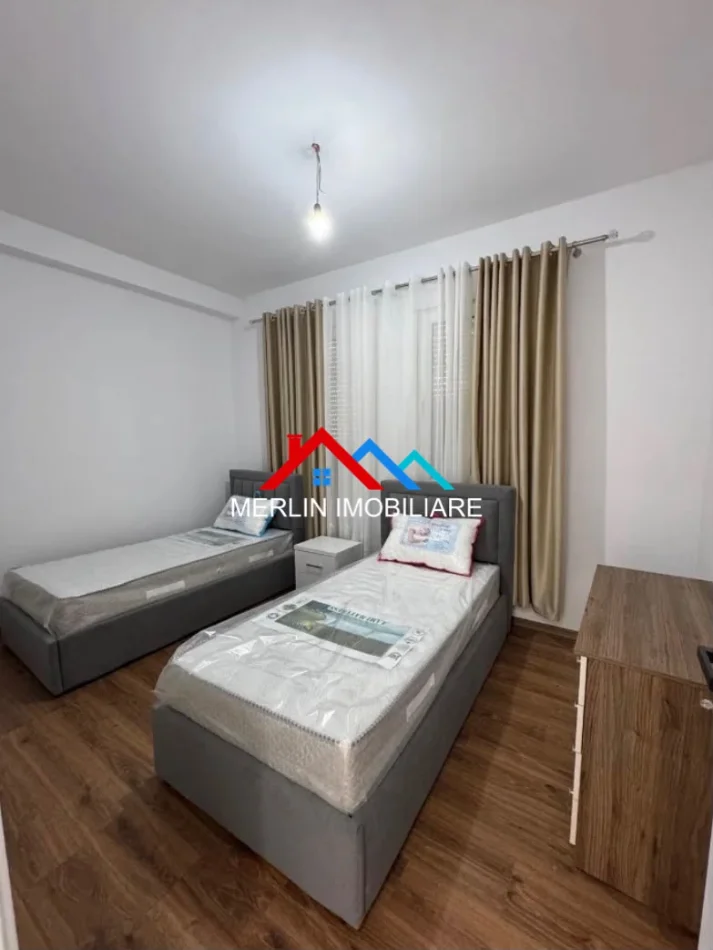 Tirane, jepet me qera apartament 2+1+Ballkon Kati 5, 75 m² 530 € (RRUGA AZEM GALICA,PASKUQAN)