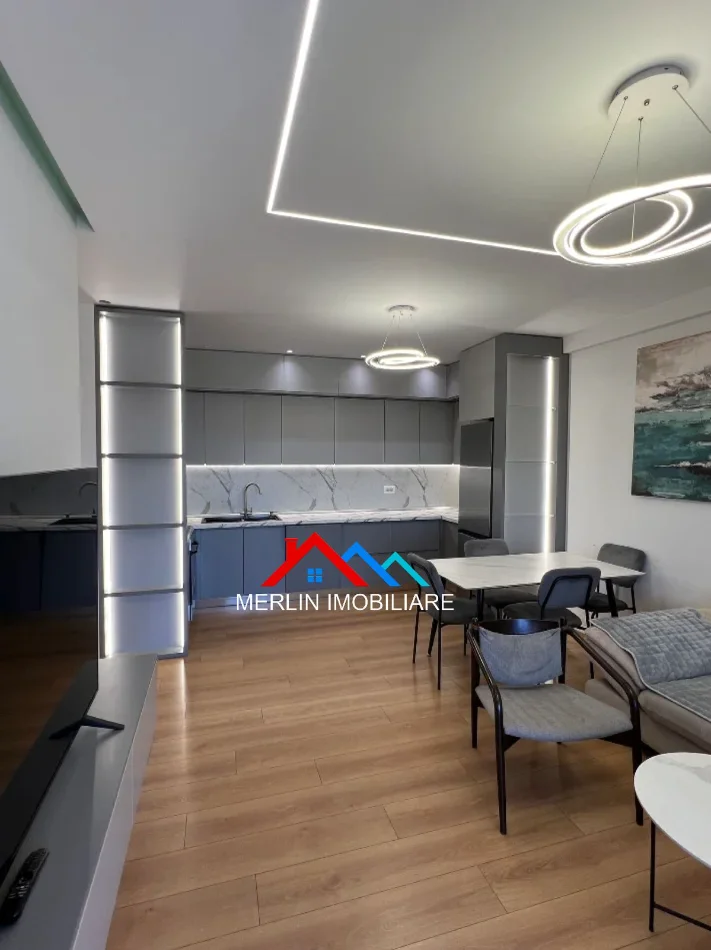 Tirane, jepet me qera apartament 2+1+Ballkon Kati 9, 95 m² 795 € (RRUGA 5 MAJI)