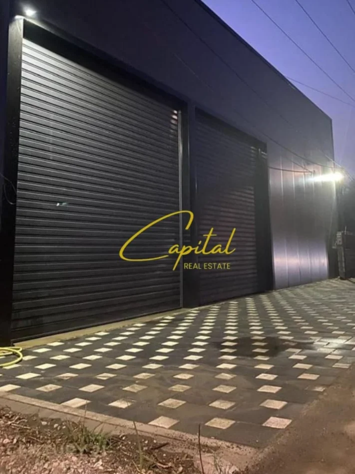 Tirane, jepet me qera magazine Kati 0, 150 m² 1.000 € (CASA ITALIA)