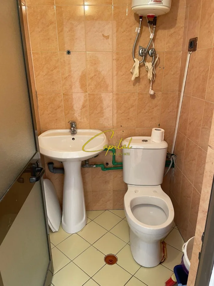 Tirane, jepet me qera dyqan Kati 0, 70 m² 500 € (KOMUNA E PARISIT)