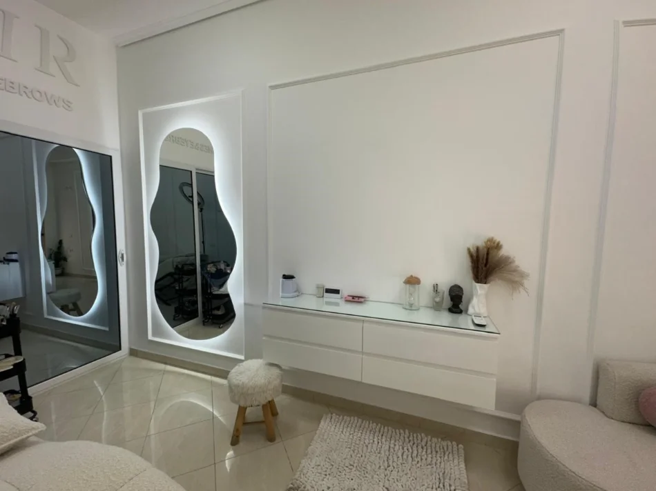 Vlore, jepet me qera dyqan Kati 0, 28 m² 500 € (Blv. Ismail Qemali,Vlore)