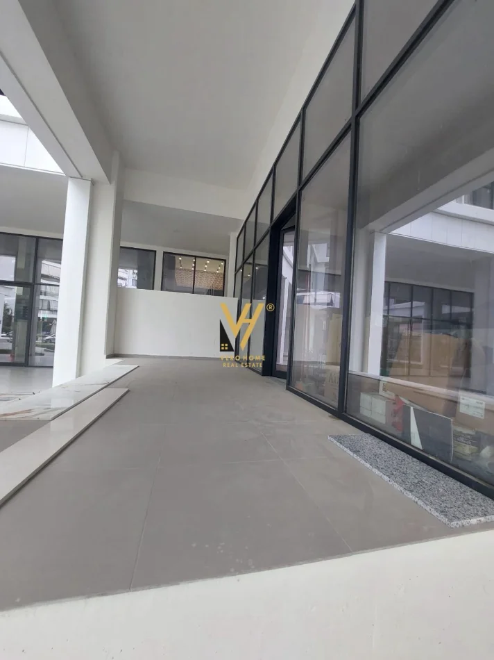 Tirane, jepet me qera dyqan Kati 0, 100 m² 2.500 € (KOMUNA E PARISIT)