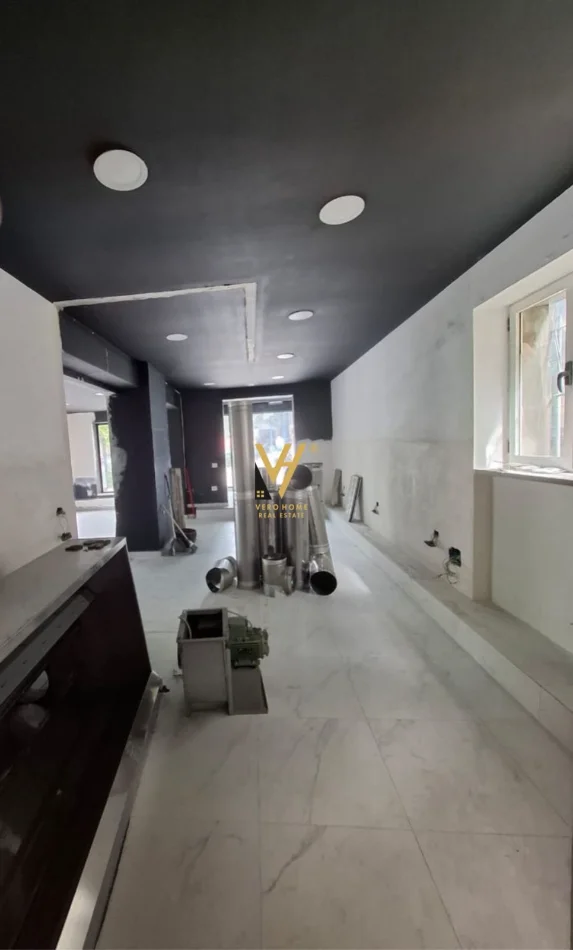Tirane, jepet me qera dyqan Kati 0, 80 m² 3.100 € (21 DHJETORI)