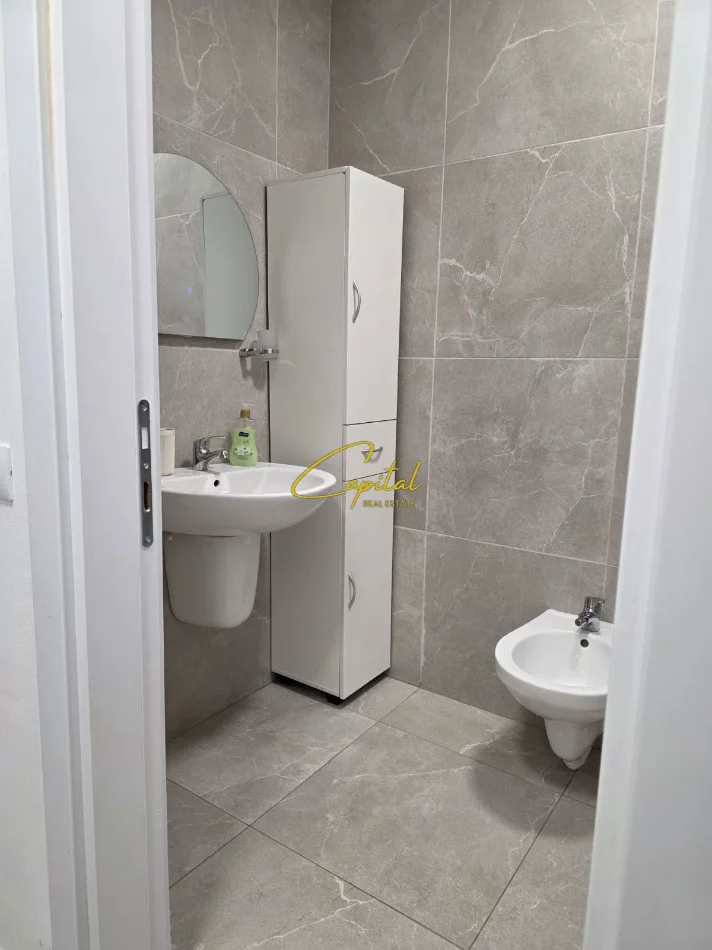 Tirane, jepet me qera apartament 1+1 Kati 4, 60 m² 550 € (LAPRAKE)