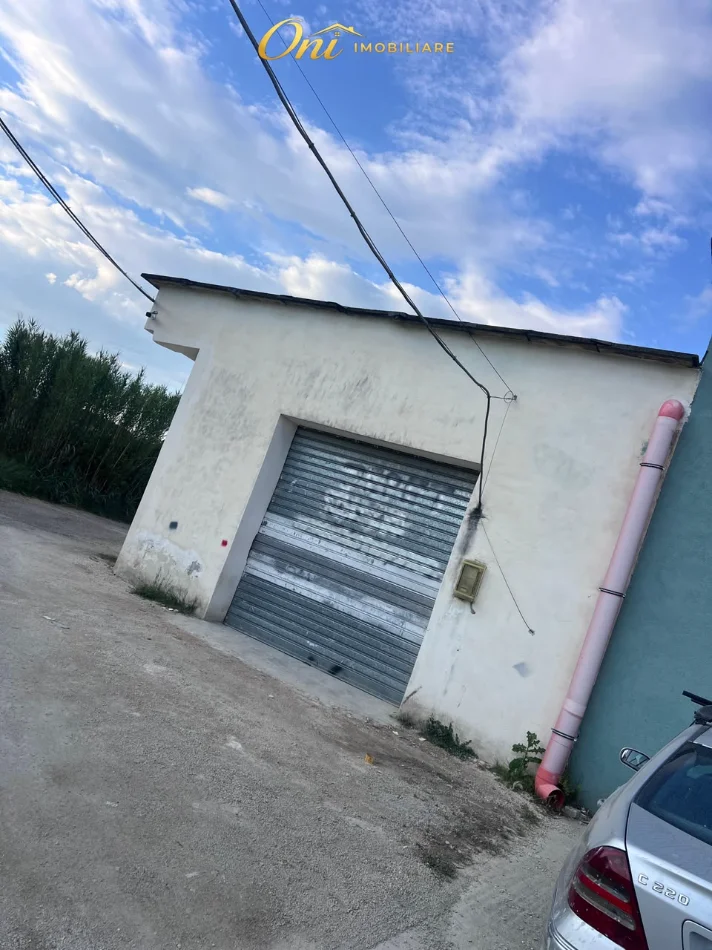 Tirane, jepet me qera magazine Kati 0, 162 m² 1.200 € (VAQARR)