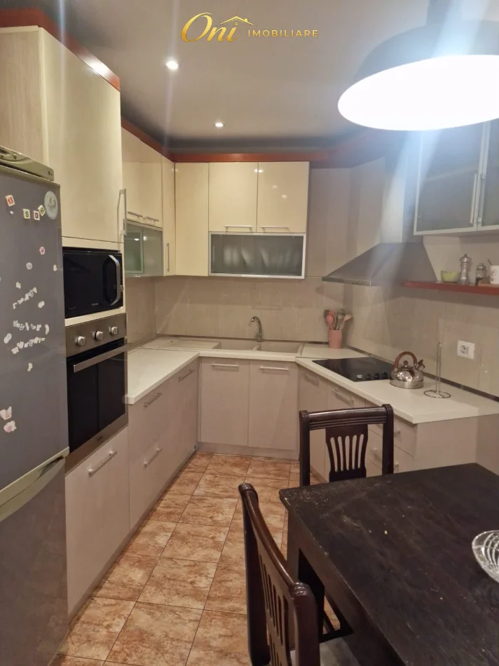 Tirane, jepet me qera apartament 2+1+Aneks+Ballkon Kati 5, 130 m² 900 € (RRUGA FORTUZI)