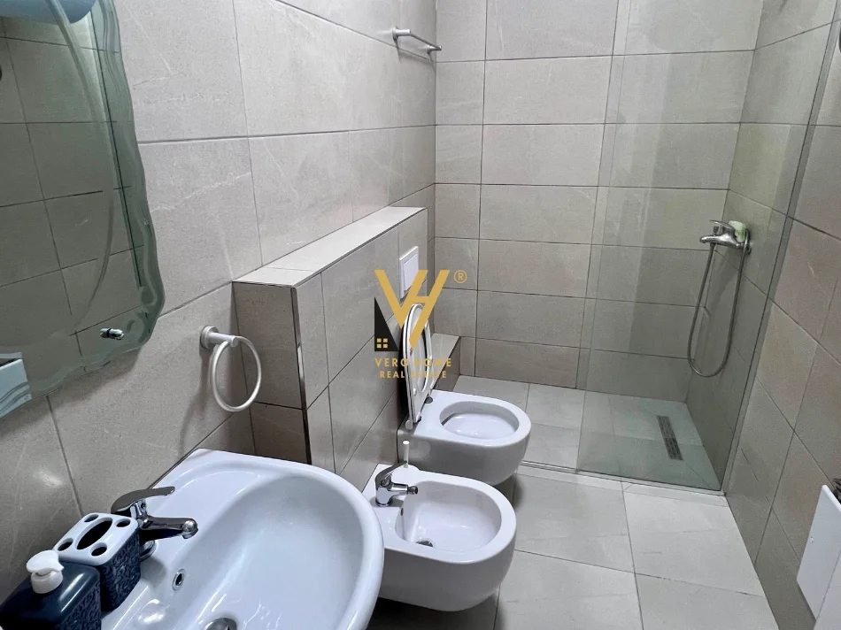 Tirane, jepet me qera apartament 1+1+Ballkon Kati 3, 65 m² 520 € (KODRA E DIELLIT)