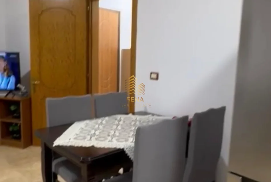 Tirane, jepet me qera apartament 1+1+Ballkon Kati 1, 60 m² 500 € (5 Maji)