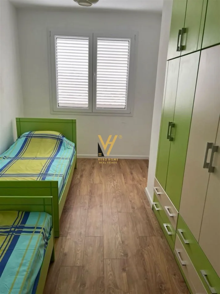 Tirane, jepet me qera apartament 2+1+Ballkon Kati 2, 90 m² 770 € (FAKULTETI EKONOMIK)