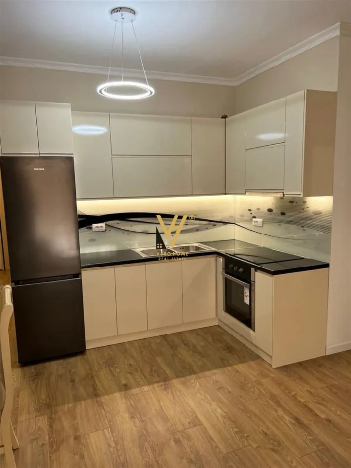 Tirane, jepet me qera apartament 2+1+Ballkon Kati 2, 90 m² 770 € (FAKULTETI EKONOMIK)