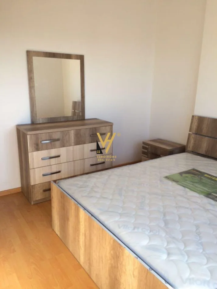 Tirane, jepet me qera apartament 2+1+Ballkon Kati 6, 75 m² 520 € (XHAMLLIKU)