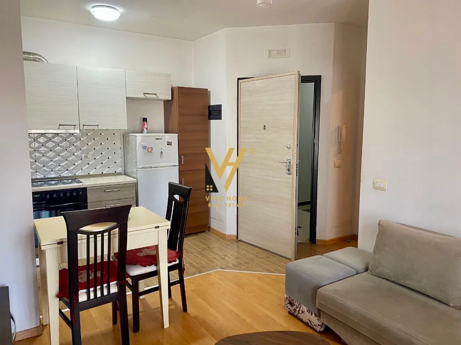 Tirane, jepet me qera apartament 2+1+Ballkon Kati 6, 75 m² 520 € (XHAMLLIKU)