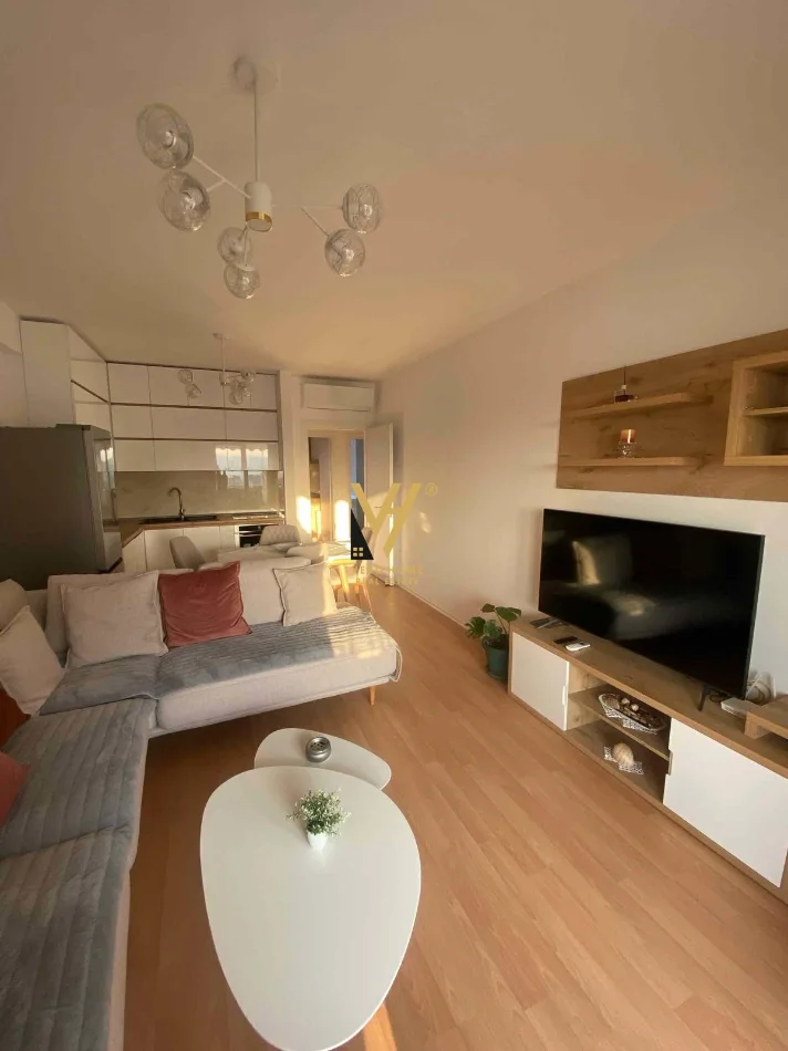 Tirane, jepet me qera apartament 2+1+Ballkon Kati 1, 90 m² 720 € (5 MAJI)
