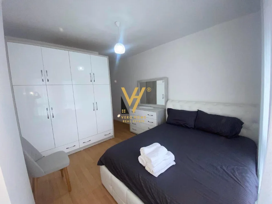 Tirane, jepet me qera apartament 2+1+Ballkon Kati 1, 90 m² 720 € (5 MAJI)