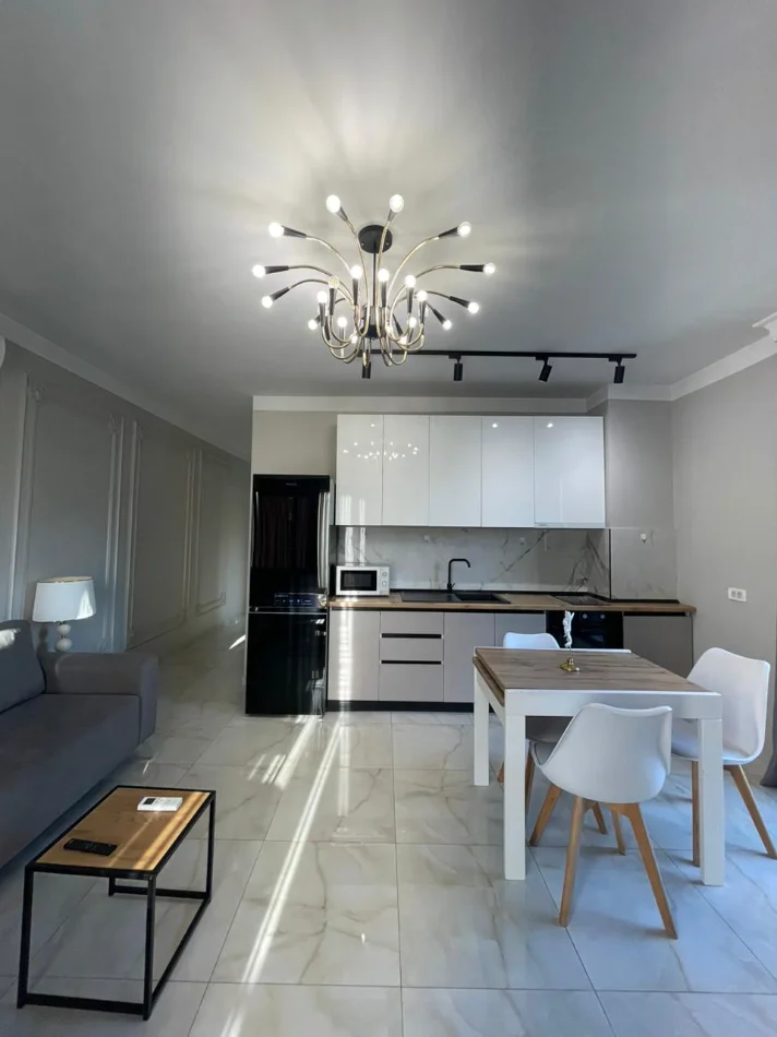 Tirane, jepet me qera apartament 1+1 Kati 7, 800 € (Kompleksi Olimpik)