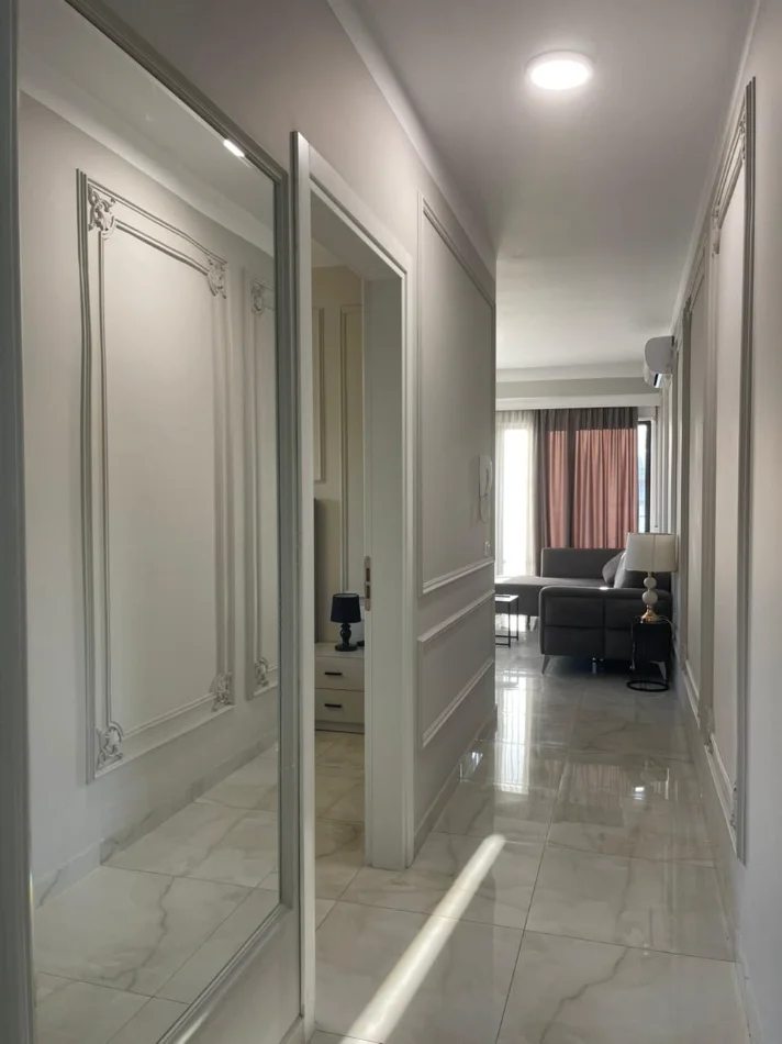 Tirane, jepet me qera apartament 1+1 Kati 7, 800 € (Kompleksi Olimpik)