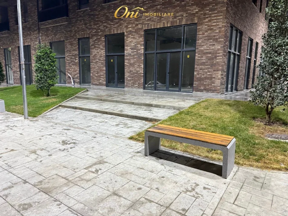 Tirane, jepet me qera dyqan Kati 0, 233 m² 3.100 € (5 MAJI)