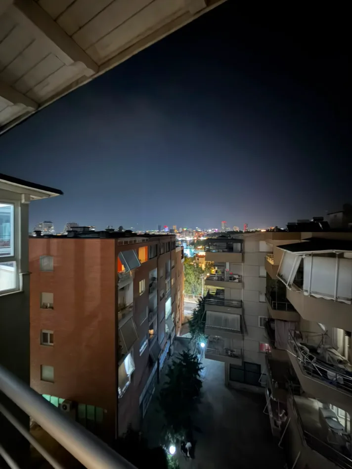 Tirane, jepet me qera apartament 3+1+Ballkon Kati 3, 120 m² 1.400 € 