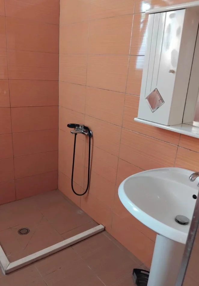 Tirane, jepet me qera apartament 1+1 Kati 2, 55 m² 300 € (Jordan Misja)