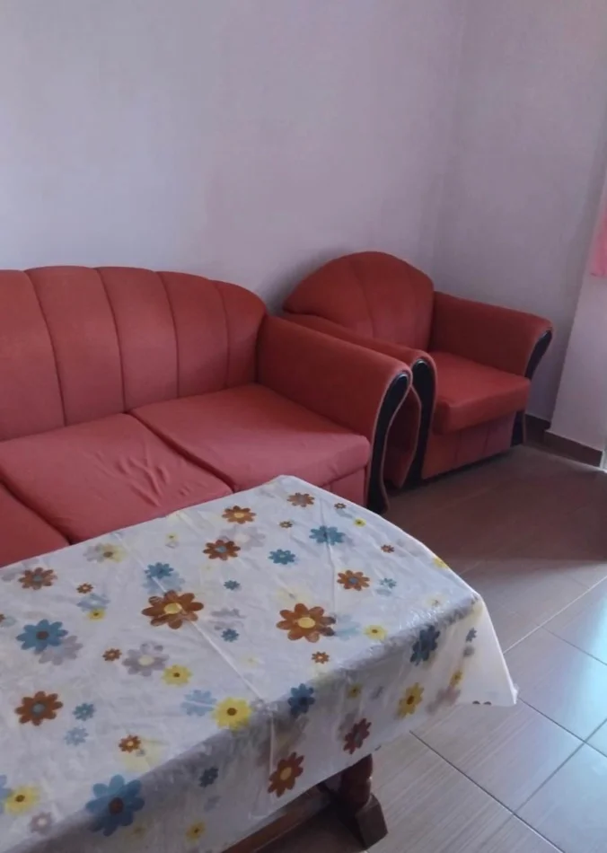 Tirane, jepet me qera apartament 1+1 Kati 2, 55 m² 300 € (Jordan Misja)